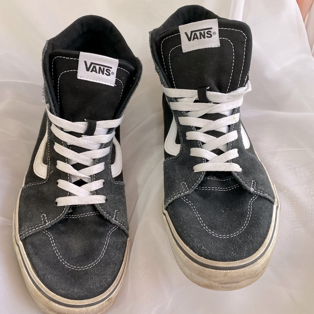VANS HIGHTOPS SIZE 11.5 MENS